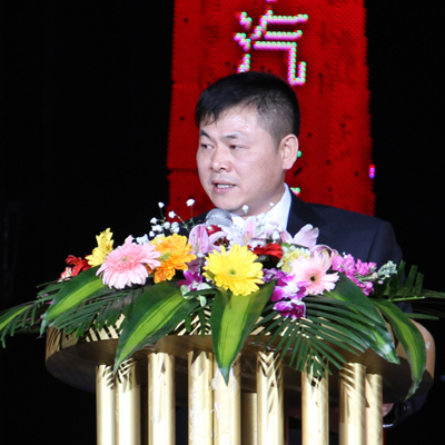 华莱举行2012品牌年会陈社强争取三年上市