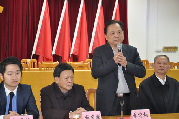 金日集团董事长_多金集团董事长车照片
