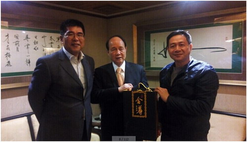 林中森先生赠送李家麟总裁,李世伟董事长陈年好酒