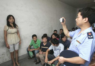 西安市灞桥工商给传销者拍照并建立数据档案