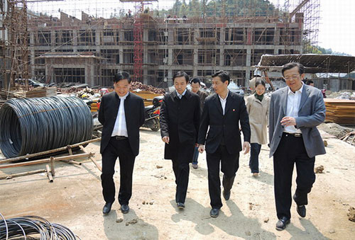 协会名誉会长曹文成,益阳市人大常委会主任徐云波,安化县委书记杨光鑫