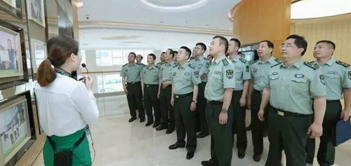 出席本次活动的领导还有:江苏陆军预备役高炮第二师现役军官葛桃根