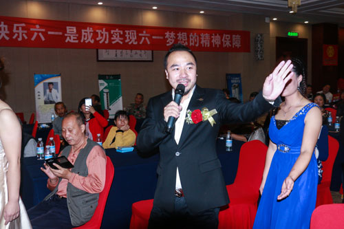 老总请唱歌_唱歌卡通图片