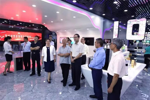 中国航天基金会理事长张建启一行参观罗麦