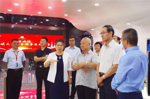 中国航天基金会理事长张建启一行参观罗麦