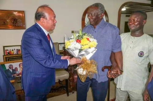天狮董事长李金元会见加纳前总统约翰·库福尔