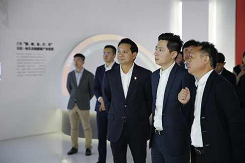 宁波集团老总_宁波杜亚公司老总图片