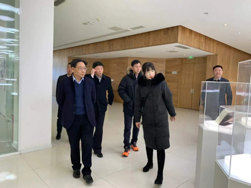 贵州国威酒业集团董事长梁明锋考察隆力奇插图1